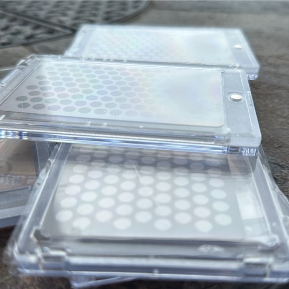 Louis Vuitton Luxe Card in Hard Case - Picture 2 of 4